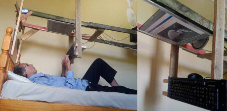 Stephen Hewitt ha adaptado su cama para convertirla en un espacio de trabajo