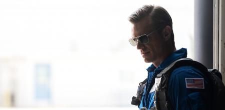 Joel Kinnaman, un astronauta a través de décadas.