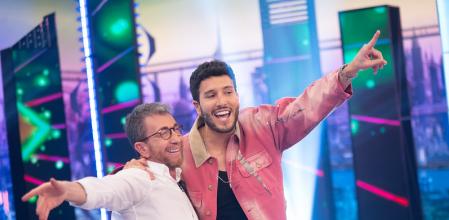 El cantante junto a Pablo Motos en el Hormiguero