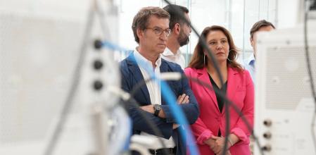 El presidente del PP, Alberto Núñez Feijóo, durante su visita a una empresa tecnológica en Almería