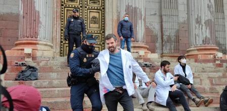 Activistas climáticos en acción de Rebelión Científica en el Congres este miércoels