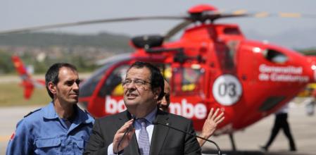 GRAFCAT8739 Sabadell (BARCELONA) 15/6/2022.- El conseller de Interior, Joan Ignasi Elena (c), presentó hoy en el aeropuerto de Sabadell (Barcelona), los dispositivos preparados por el Departamento de Interior para afrontar la campaña de incendios forestales de este verano. EFE/Alejandro Garcia