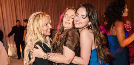 Britney Spears junto a Drew Barrymore y Selena Gomez en la fiesta de su boda