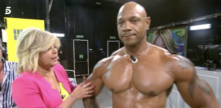 Terelu Campos se desmelena con un culturista en ‘Sálvame’: ¿Puedo tocarte el culo?