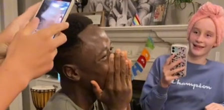 La reacción de Abraham al ver el pastel