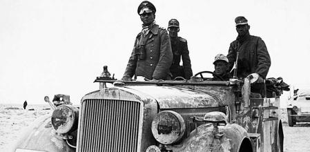 Erwin Rommel en el desierto entre Tobruk y Sidi Omar, en Libia.