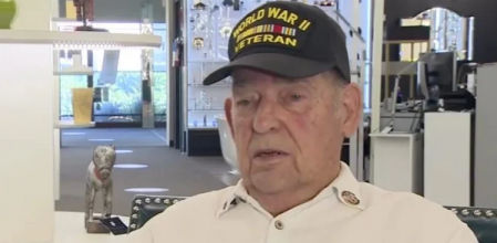 Gordon Smith siendo entrevistado