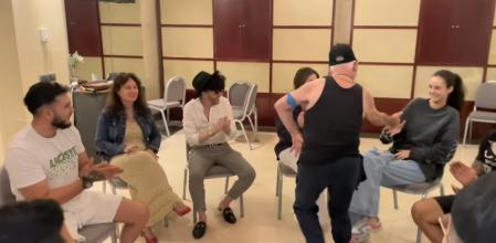 El abuelo de Omar Montes en el momento en que saca a bailar a Victoria Federica