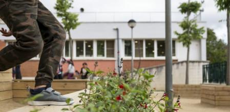 Más verde en los patios de 17 escuelas de Barcelona.