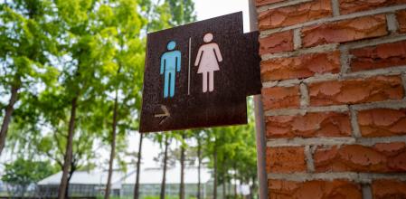 Señal de aseos públicos
