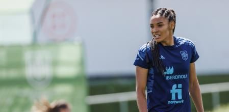Salma Paralluelo, en un entrenamiento de la selección española.