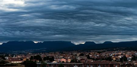 Mar de nubes onduladas sobre el Collsacabra.
