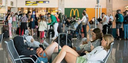 AMBIENTE EN AEROPUERTO EN T-2 RYANAIR- Ambiente en la T-2