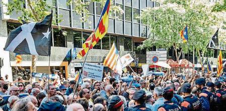 FOTO ALEX GARCIA PROTESTA INDEPENDENTISTA CONTRA LA PRESENCIA DEL JUEZ DEL PROCES MANUEL MARCHENA EN EL COLEGIO DE ABOGADOS DE BARCELONA 2022/07/04