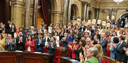 El Parlament aprovar la llei del català per respondre la sentència del 25%.