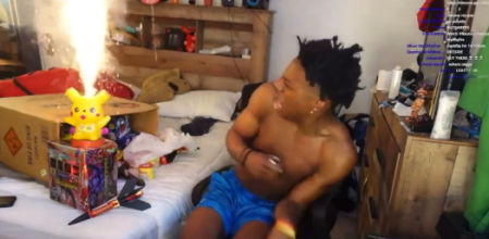 El 'streamer' encendió una traca en su habitación