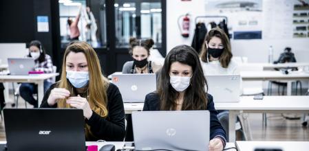 Mujeres en situación de vulnerabilidad reciben una formación en tecnología impulsada por BcnFemTech