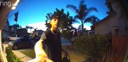 Un chico de 17 años recibe una gran recompensa al recuperar el bolso perdido de una mujer