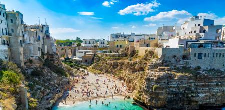 Vista panorámica de Polignano a Mare, en la provincia de Bari