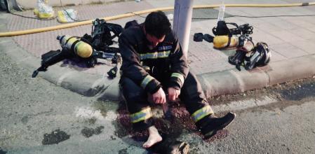 La impactante foto de los bomberos de Jaén exhaustos que ha conmocionado a las redes