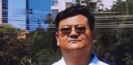 El drama de un veinteañero que continuamente es rechazado por tener aspecto de señor: “¿20 o 50?”