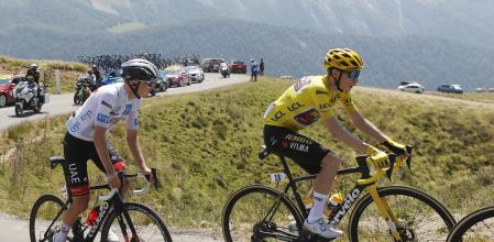Jonas Vingegaard viste el maillot amarillo desde la etapa 11 del Tour de Francia 2022.
