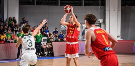 Millán Jiménez durante un lanzamiento con la selección española sub-20 en el Europeo de 2022