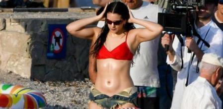 Rosalía sorprendió a los bañistas de las playas de Mallorca con su grabación de 'Despechá'