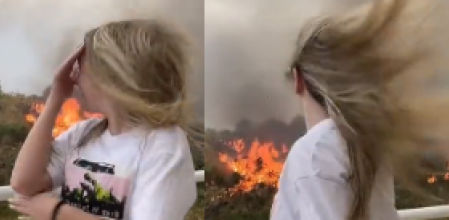 La joven baila con las llamas de fondo