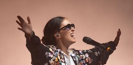 La artista Rigoberta Bandini durante el concierto que ofreció este lunes en el festival de Cap Roig