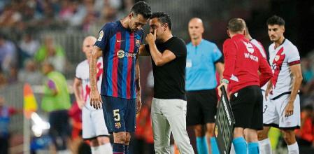 BARCELONA, SPAIN - AUGUST 13: Sergio Busquets of FC Barcelona interacts with Xavi, Head Coach of FC Barcelona during the LaLiga Santander match between FC Barcelona and Rayo Vallecano at Camp Nou on August 13, 2022 in Barcelona, Spain. (Photo by Alex Caparros/Getty Images)