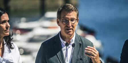 El presidente del PP, Alberto Nuñez Feijóo, en Porto do Son el jueves pasado