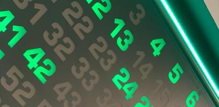 El panel de números del bingo, en una sala de Valencia