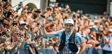 Spain's Kilian Jornet celebrates as he crosses the finish line and wins the 19th edition of the Ultra Trail du Mont Blanc (UTMB) a 171km trail race crossing France, Italy and Switzerland in Chamonix, south-eastern France on August 27, 2022. - The Spanish ultra trail star Kilian Jornet was victorious in the fourth Ultra-Trail du Mont-Blanc (UTMB) of his career, setting a new record time of under twenty hours. (Photo by JEFF PACHOUD / AFP)