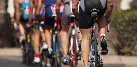 El peligro que tienen las carreteras para los ciclistas obliga a tomar más acciones a la DGT.