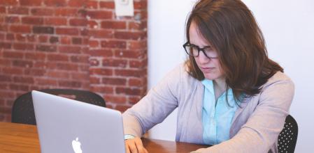 La exposición a las pantallas puede provocar irritación ocular.