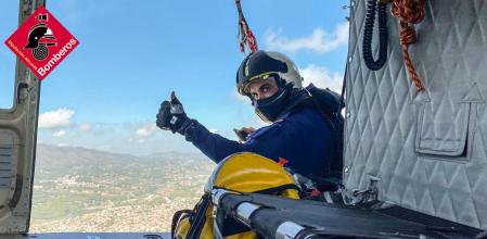 Una imagen del rescate aéreo efectuado por el equipo del Consorcio Provincial de Bomberos de Alicante