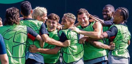 Entreno FC Barcelona previo al partido de Champion contra el Victoria Pzlen.