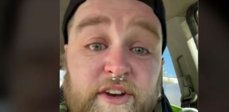 Riley Elliott ha conmovido a miles de personas relatando su historia en TikTok