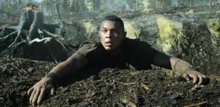 Ismael Cruz Córdova es Arondir y tiene una escena de acción en el tercer episodio que no está nada mal.