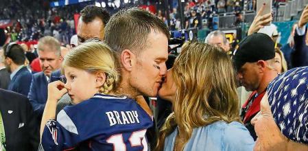 HOUSTON, TX - FEBRUARY 05: Tom Brady #12 of the New England Patriots celebrates with wife Gisele Bundchen and daughter Vivian Brady after defeating the Atlanta Falcons during Super Bowl 51 at NRG Stadium on February 5, 2017 in Houston, Texas. The Patriots defeated the Falcons 34-28. (Photo by Kevin C. Cox/Getty Images)