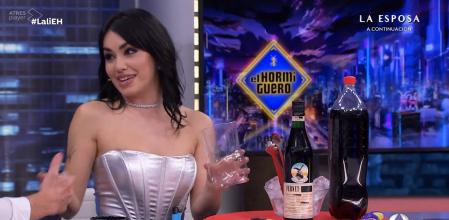 Lali Espósito monta un botellón en 'El Hormiguero' en honor a Pablo Motos