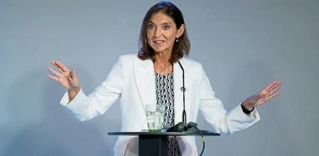 La ministra de Industria, Comercio y Turismo, Reyes Maroto, interviene en la presentación del barómetro Auto Mobility Trends 2022, en Casa Seat, a 15 de septiembre de 2022, en Barcelona, Catalunya (España). Durante esta tercera edición del evento, convocado por Coche Global y Metyis, se presenta un barómetro que reúne todos los datos de la única encuesta transversal a empresas de movilidad y automoción, así como artículos de análisis de líderes empresariales, sindicales y de la Administración del sector. 15 SEPTIEMBRE 2022;AUTO MOBILITY;BARCELONA;BAROMETRO;TECNOLOGIA David Zorrakino / Europa Press 15/09/2022