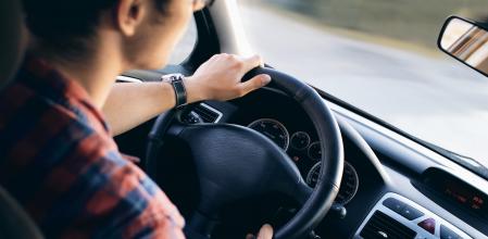 El interés de los jóvenes por sacarse el permiso de conducción ha bajado considerablemente.