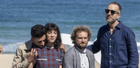 San Sebastián, 19/09/2022. El director Mikel Gurrea (d) y los actores Vicky Luengo (2i), Ilyass El Ouahdani (i) y Pol López (2d), posan este lunes en el 70 Festival de Cine de San Sebastián, donde su película 