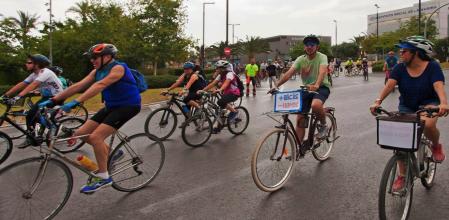Manifestación ciclista en 2018 en la que se reclamaban muchas de las mismas cosas que muchos vecinos de Alicante pedirán mañana en una nueva protesta.