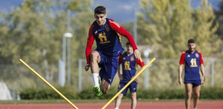 Morata, entrenando con España