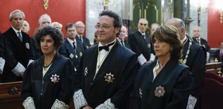 El fiscal general del Estado, Álvaro García Ortiz (c) y su predecesora en el cargo, Dolores Delgado (d)&nbsp;&nbsp;