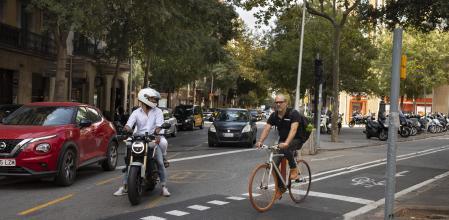 Los motoristas tienen que convivir con otros usuarios de la vía&nbsp;