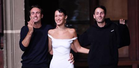 French designers Sebastien Meyer (L) and Arnaud Vaillant (R) and US model Bella Hadid greet the audience at the end of the Coperni Spring-Summer 2023 fashion show as part of the Paris Womenswear Fashion Week, in Paris, on September 30, 2022. (Photo by JULIEN DE ROSA / AFP)